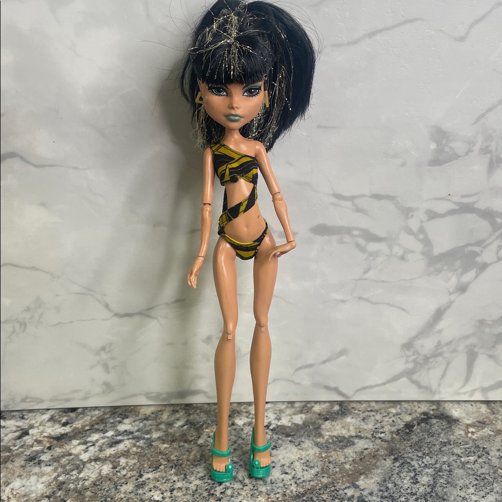 Monster High Doll Cleo De Nile Gloom Beach 2008  First wave